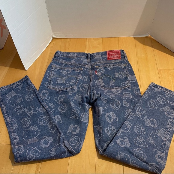 NWT Levi’s x Hello Kitty print slim jeans - Picture 8 of 9